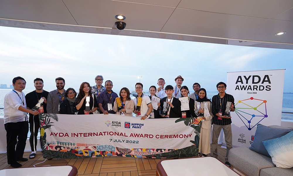 2022 AYDA Awards 白金賽於馬來西亞舉辦，得獎者於遊艇上大合照
